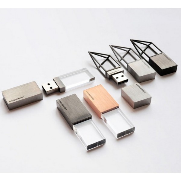 The manufacturer supplies metal hollowed out electroplating wire drawing U-disk, wooden crystal luminous U-disk can engrave logo in crystal